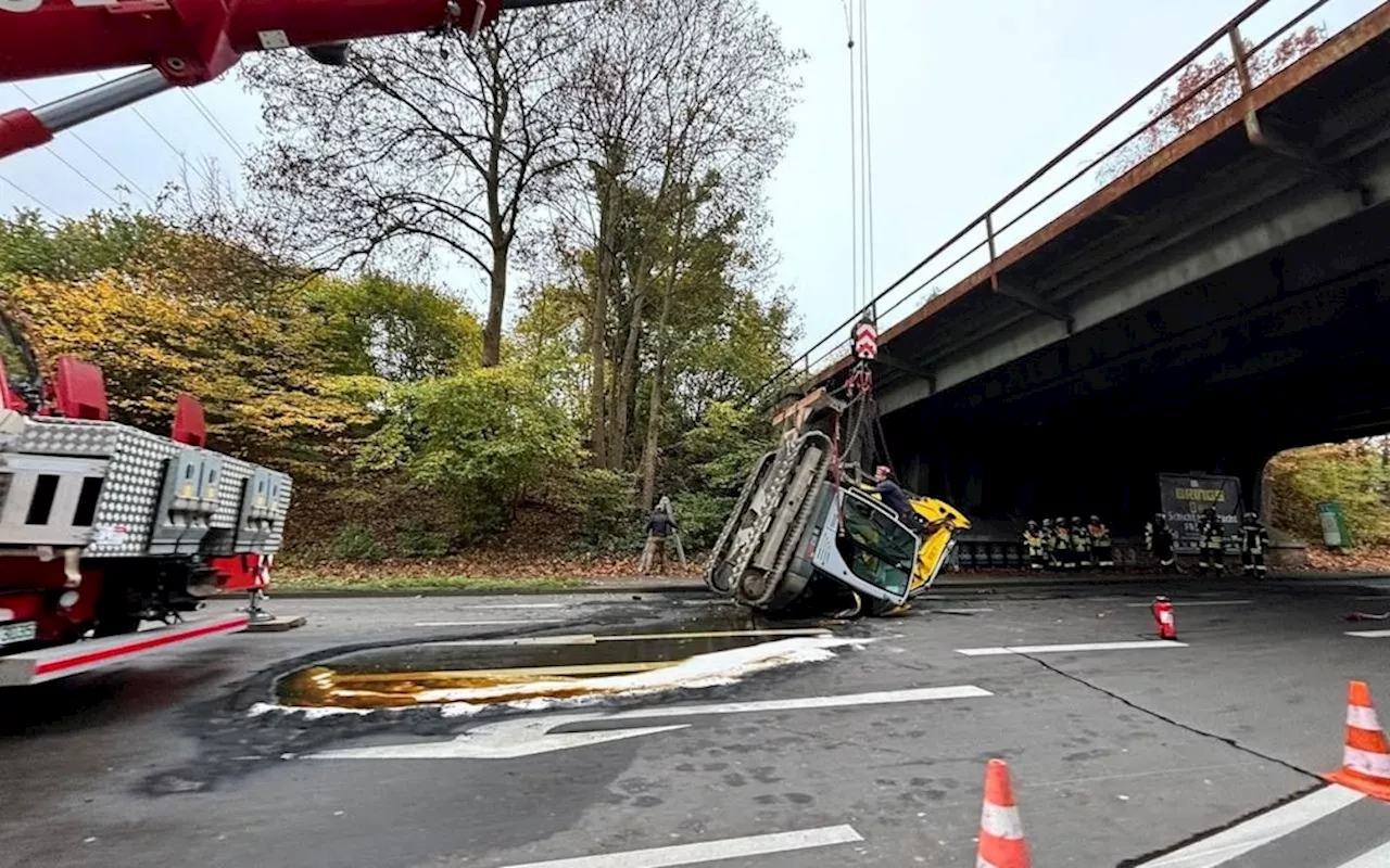 Auch Köln betroffen: Bahnstrecke nach Baggerunfall dicht