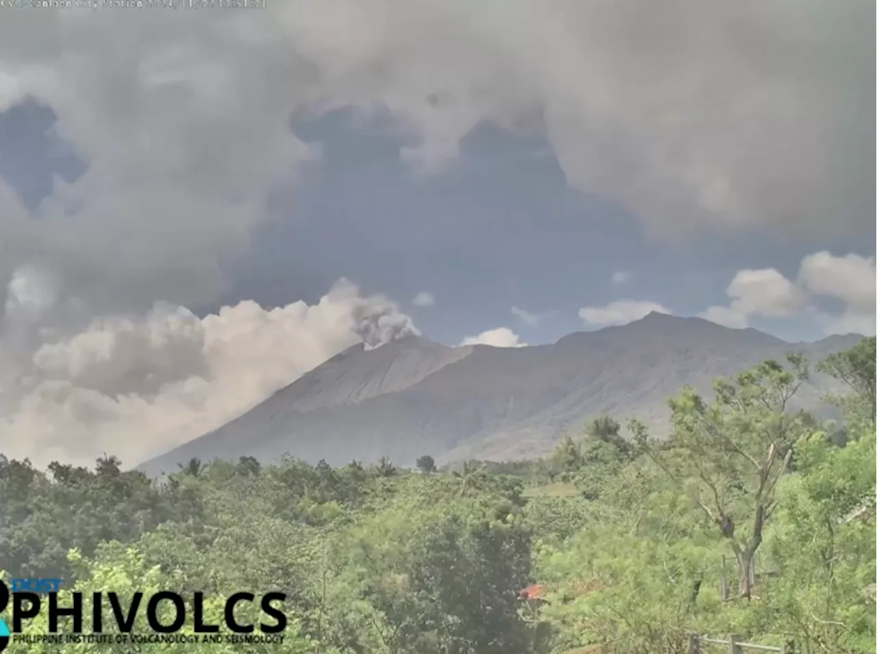 Kanlaon Volcano spews gray ash