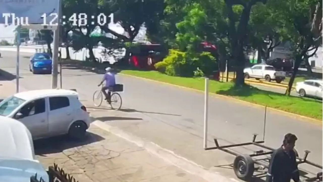 VIDEO FUERTE: Ciclista es brutalmente atropellado en las calles de Villahermosa y sobrevive de milagro