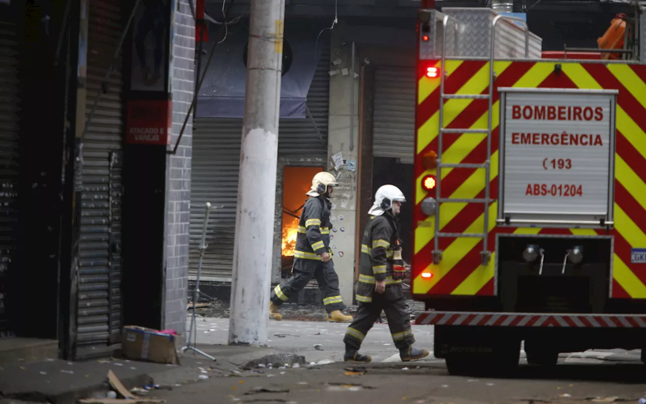 SP: Bombeiros encerram trabalhos três dias após incêndio na região do Brás