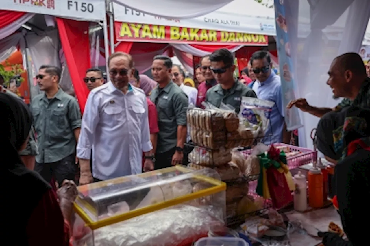 We still need our ‘warung’ and petty traders: PM Anwar tells political leaders to spend time there to understand the masses