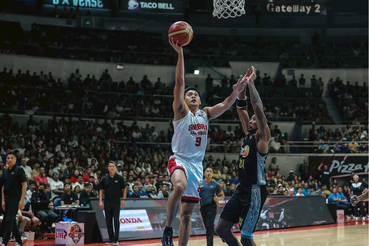 Scottie Thompson nears PBA rebounding feat