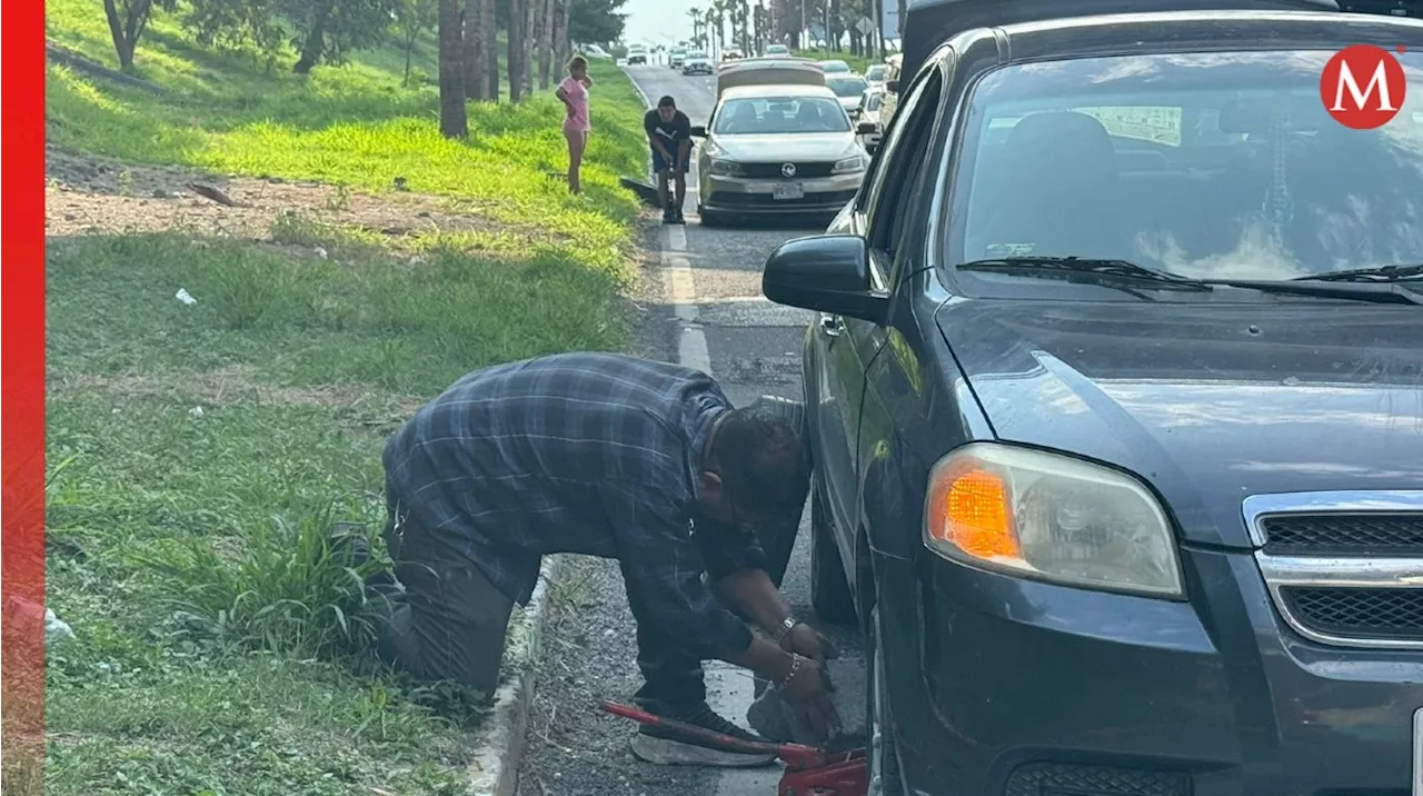 Mega bache afecta a más de 25 vehículos en la avenida Morones Prieto