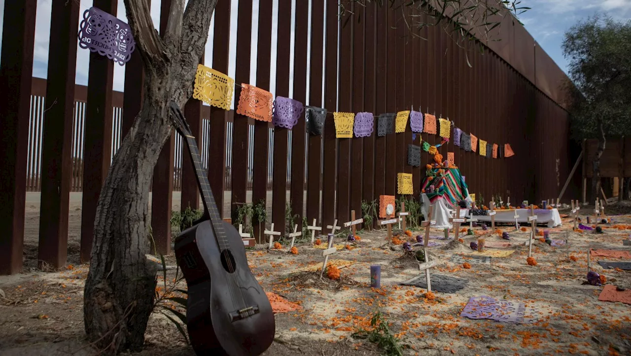 'Por los que no pudieron cruzar': rinden homenaje a migrantes en muro fronterizo