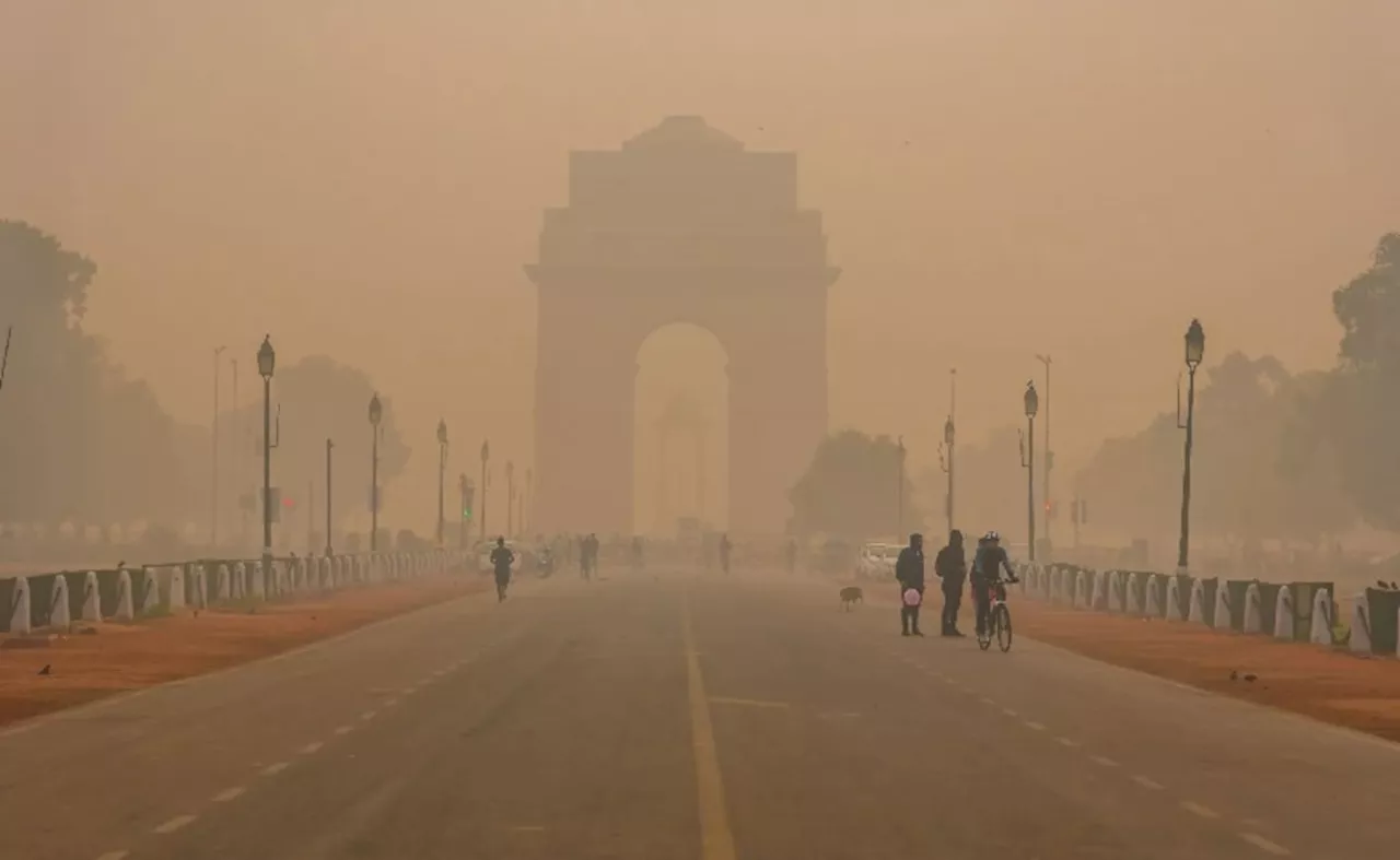 धुंध की चादर में लिपटी दिल्ली, दीवाली पर आतिशबाजी से AQI 300 के पार, जानें अन्य राज्यों का हाल