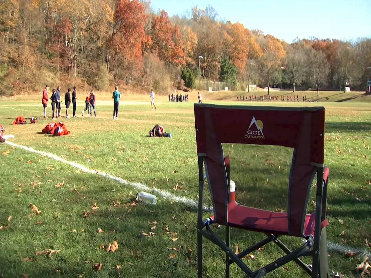 Youth football team in Southbury, Conn. mourns loss of assistant coach