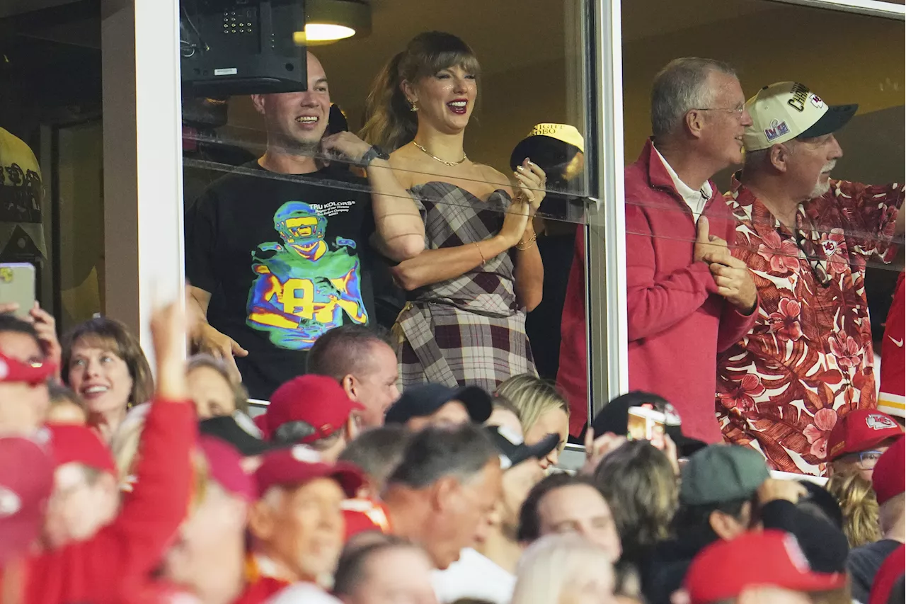 Taylor Swift Turned NFL Into a 'Sideshow,' Says Matthew Stafford's Wife