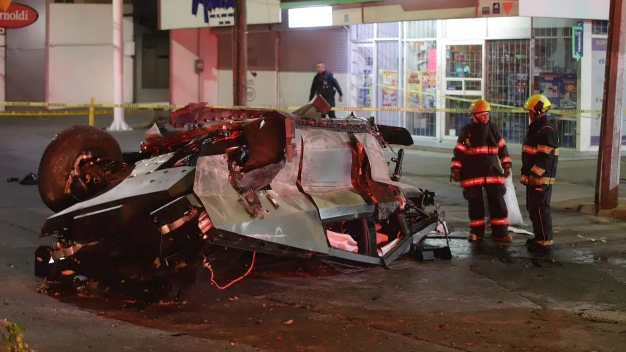 Destrozan otra Cybertruck de Tesla, ahora en Guadalajara; hay cuatro heridos (Video)