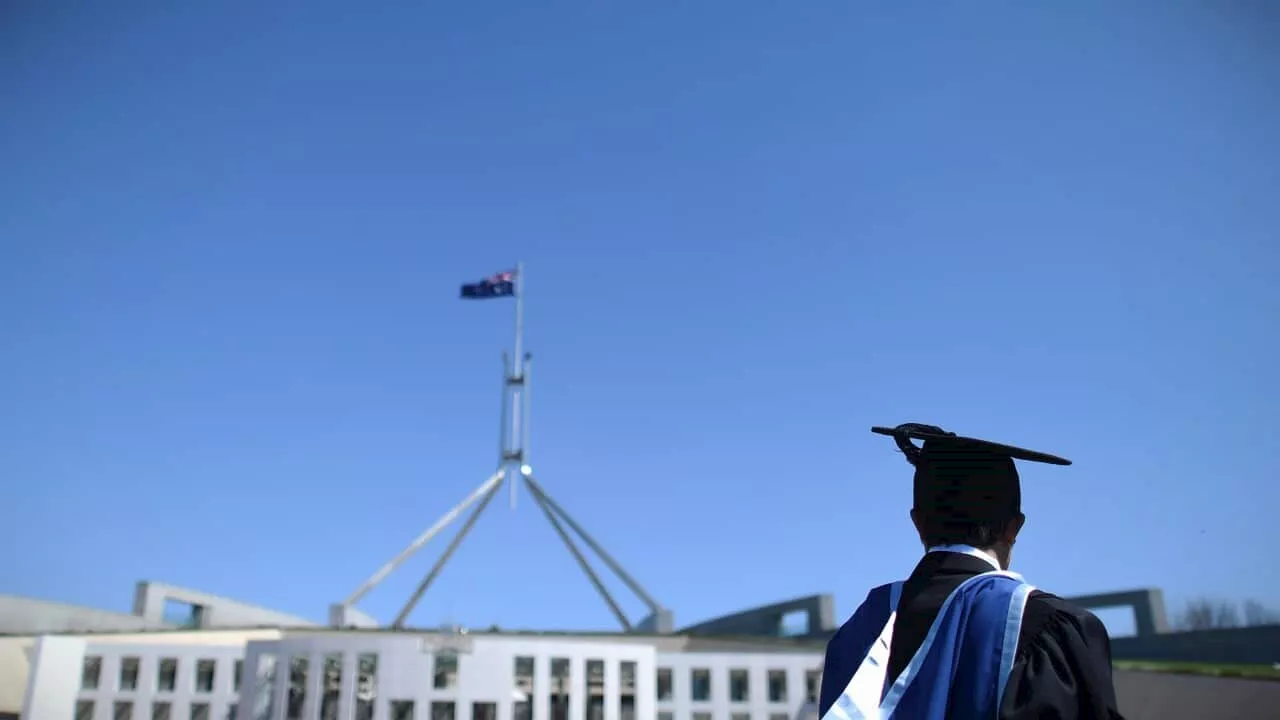 Graduates could soon earn more before repaying HECS debts under new Labor plan