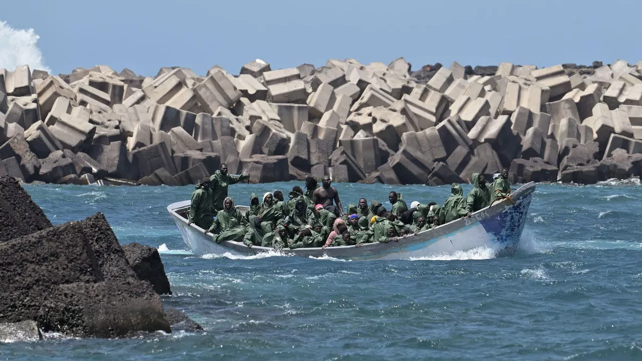 Cuatro pateras más con 315 personas llegan Lanzarote y El Hierro y ya son 706 inmigrantes