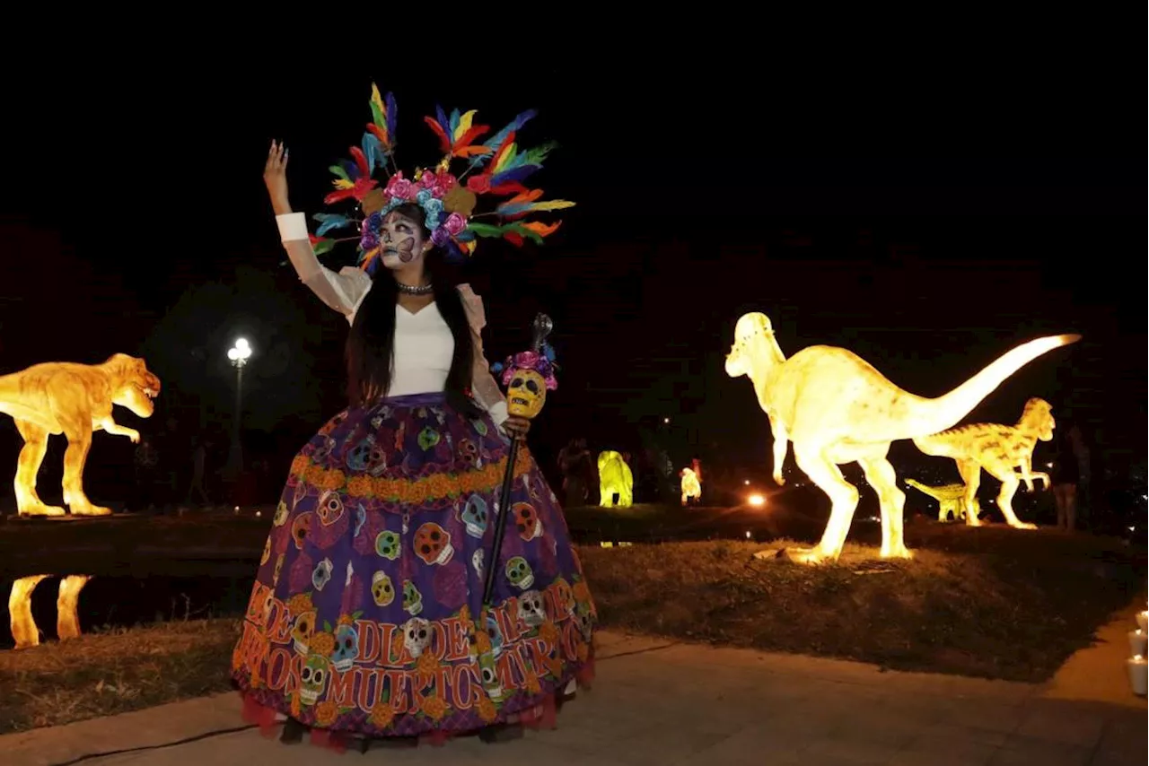 Las Maravillas se viste de tradición con el mega altar de muertos en Saltillo