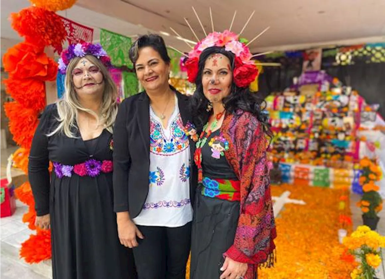 Padres de familia de la escuela Miguel Hidalgo de Saltillo realizan su altar de muertos