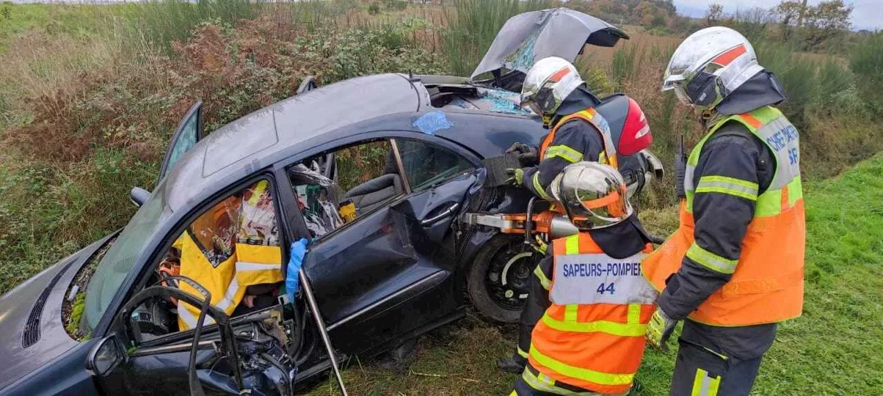 Loire-Atlantique : pourquoi cette voiture est-elle dans un fossé ?