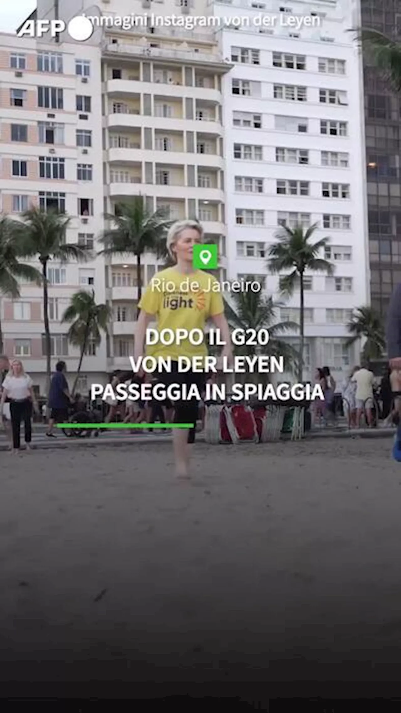 Dopo il G20 von der Leyen passeggia in spiaggia