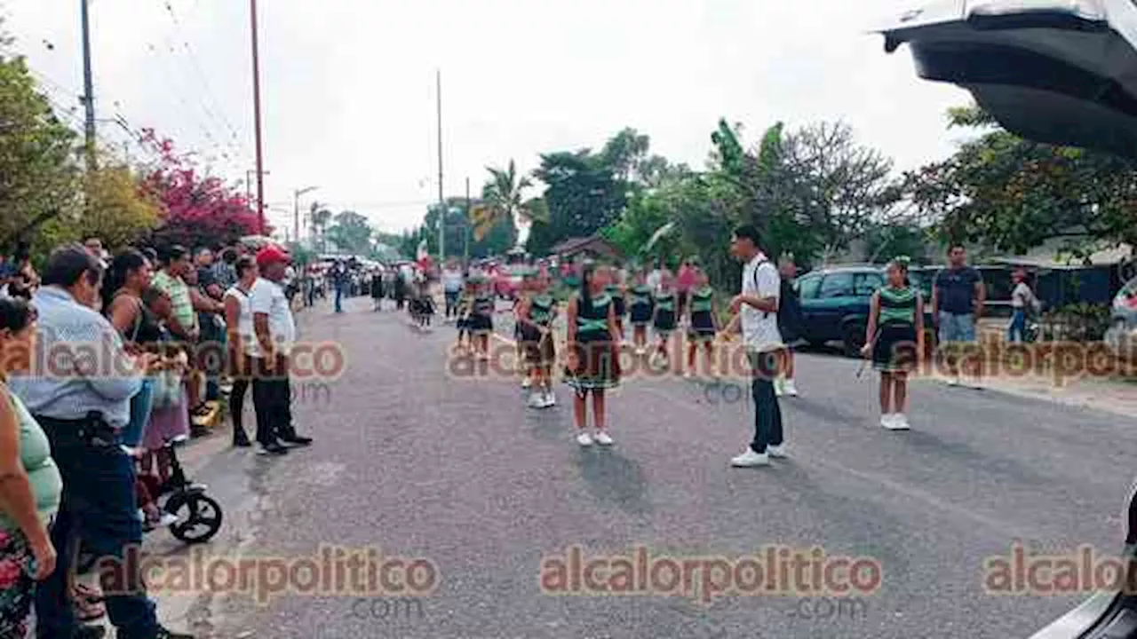 Escuelas de Córdoba salieron a desfilar con vestimenta de la Revolución Mexicana