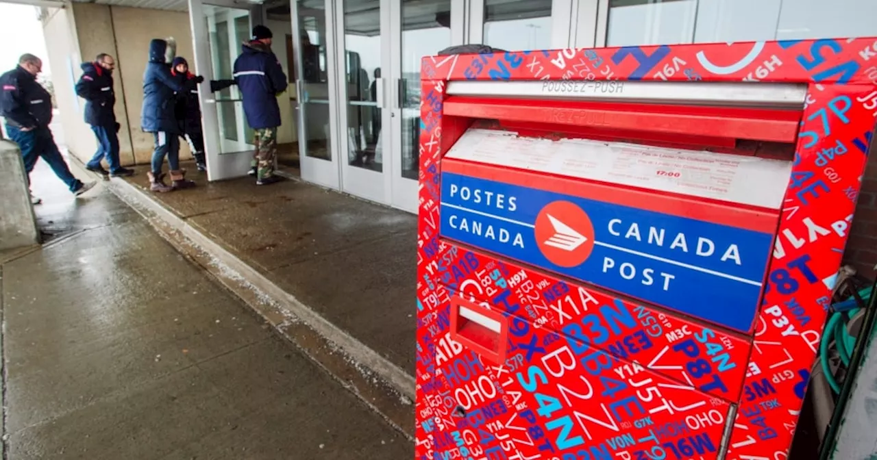 Canadians favour government intervention in Canada Post, port labour disputes: poll