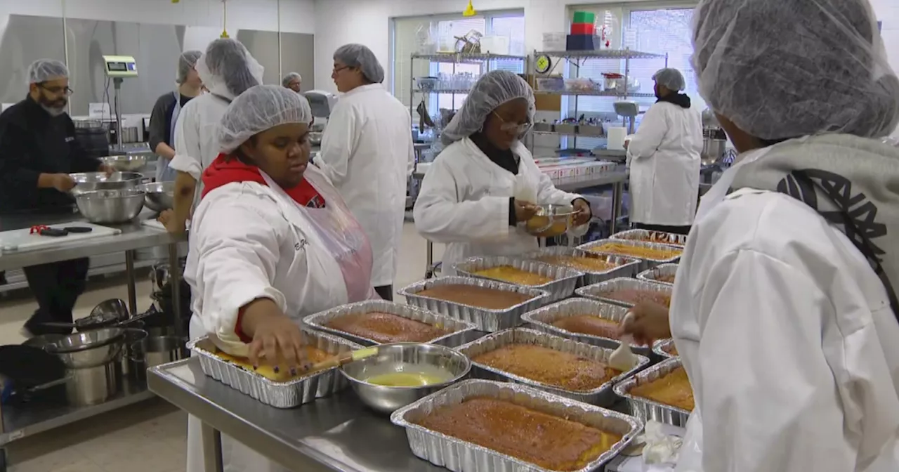 Chicago students raise, cook early Thanksgiving dinner for hundreds