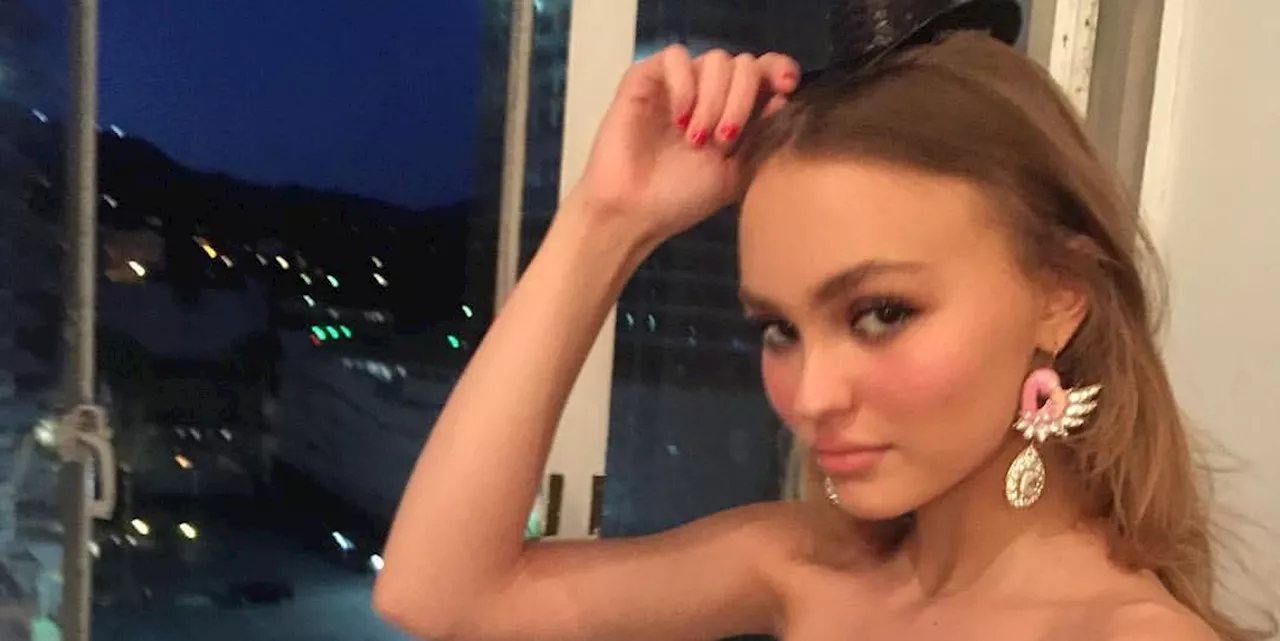 Lungo, minimal ed elegante: il cappotto nero di Lily-Rose Depp è essenziale