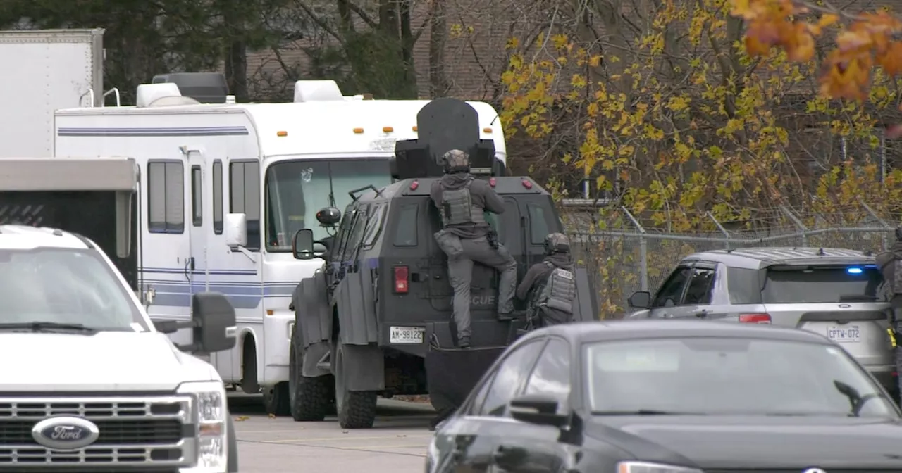 Explosives found inside RV after standoff in Barrie, Ont., parking lot: police