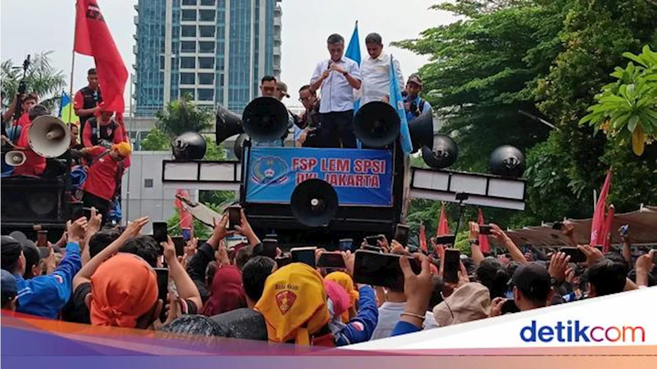 Buruh Demo soal Upah, Menaker dan Wamen Ikut Orasi Naik Mobil Komando!