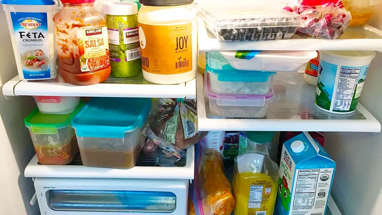 How long is too long to keep food in a fridge when the power goes out?