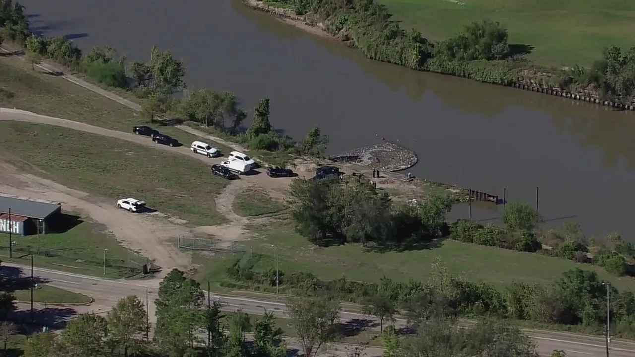 Houston police investigate shooting victim found in Buffalo Bayou