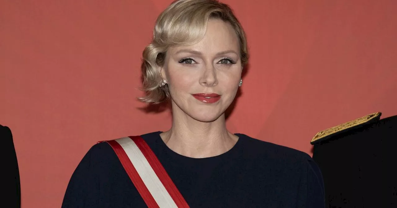 Charlene de Monaco s’approprie cette tendance coiffure festive des années folles