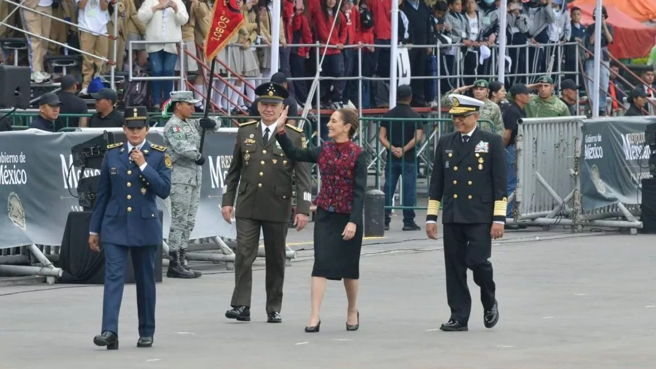 Encabeza Claudia Sheinbaum desfile por 114 aniversario de la Revolución Mexicana