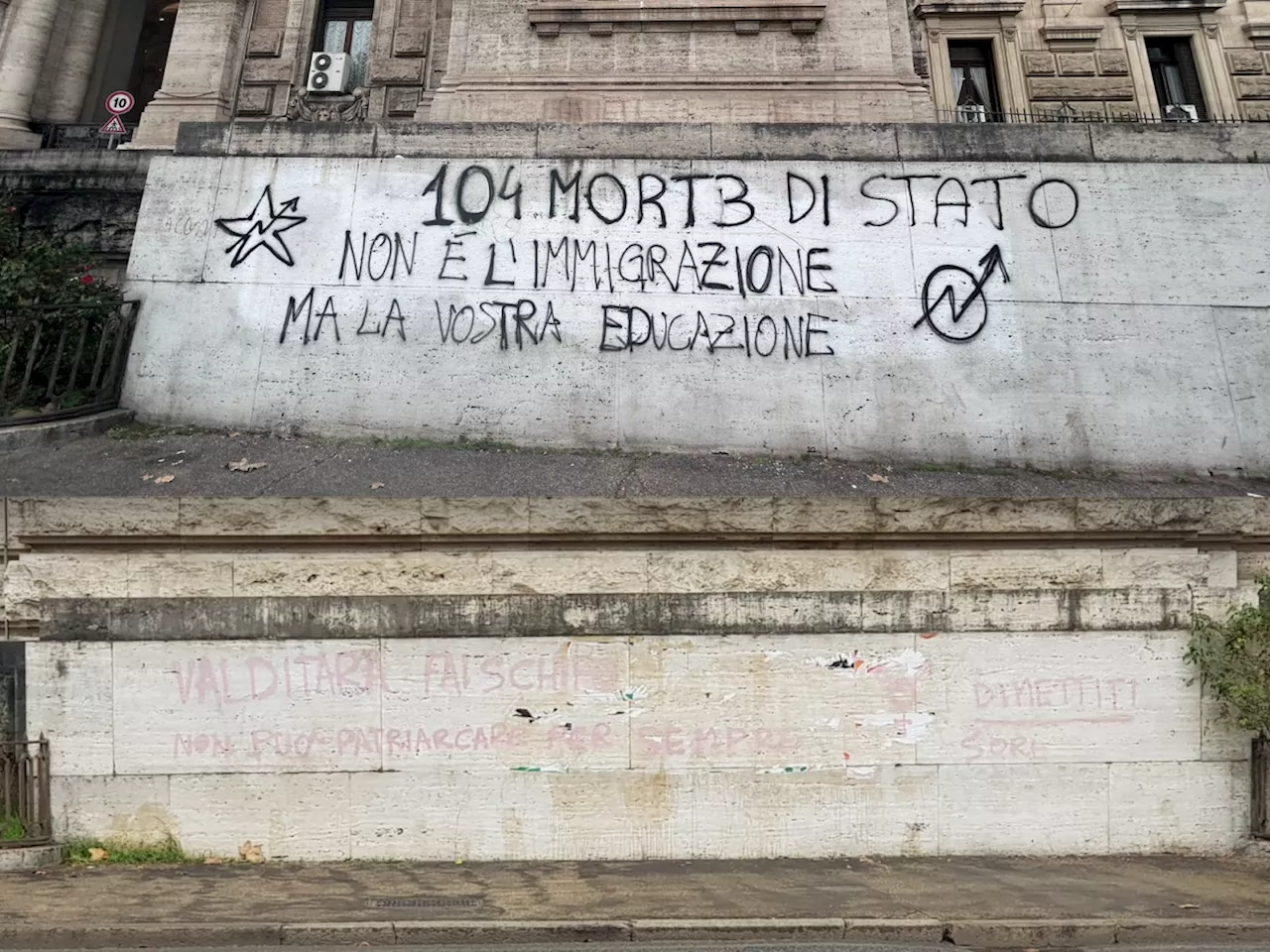 Scuola, scritte con simboli anarchici e stella a 5 punte contro Valditara