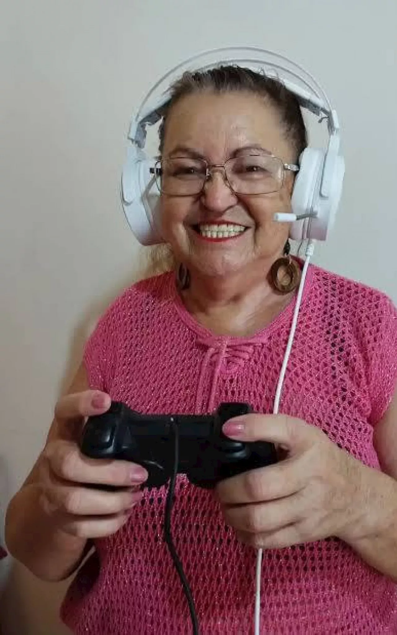 Conheça A Vovó Gamer De 71 Anos Que Conquistou Mais De 800 Mil