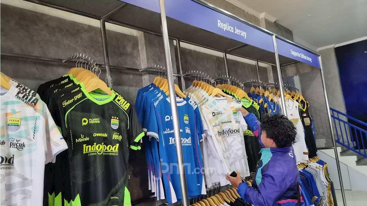 Belanja Merchandise Klub di Persib Store Lembang, Alternatif Buah Tangan Wisatawan