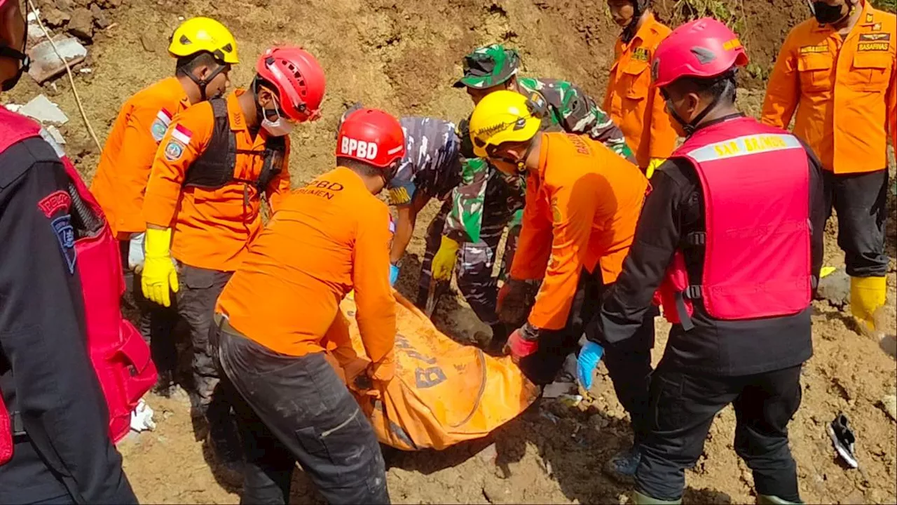 Seluruh Korban Tertimbun Longsor di Bruno Purworejo Berhasil Dievakuasi