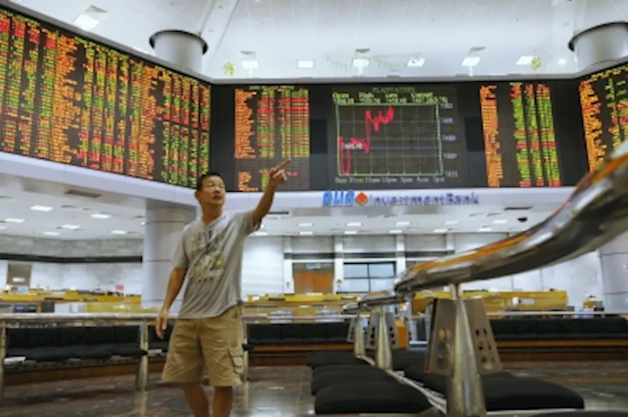 Bursa Malaysia slips below 1,600 as heavyweights push down index