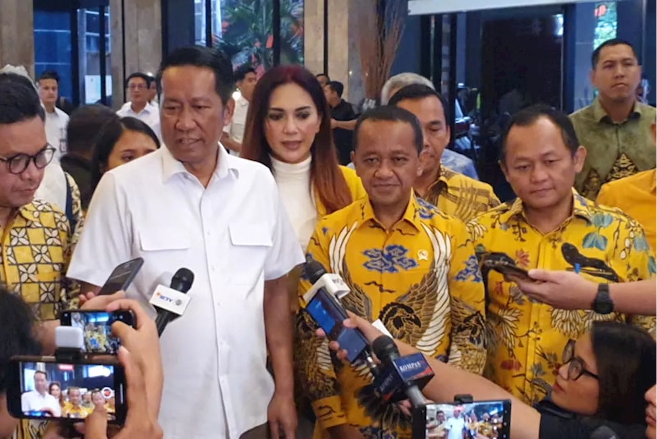 Resmi Terima SK, Bahlil Tegaskan Jokowi dan Gibran Tidak Masuk Golkar