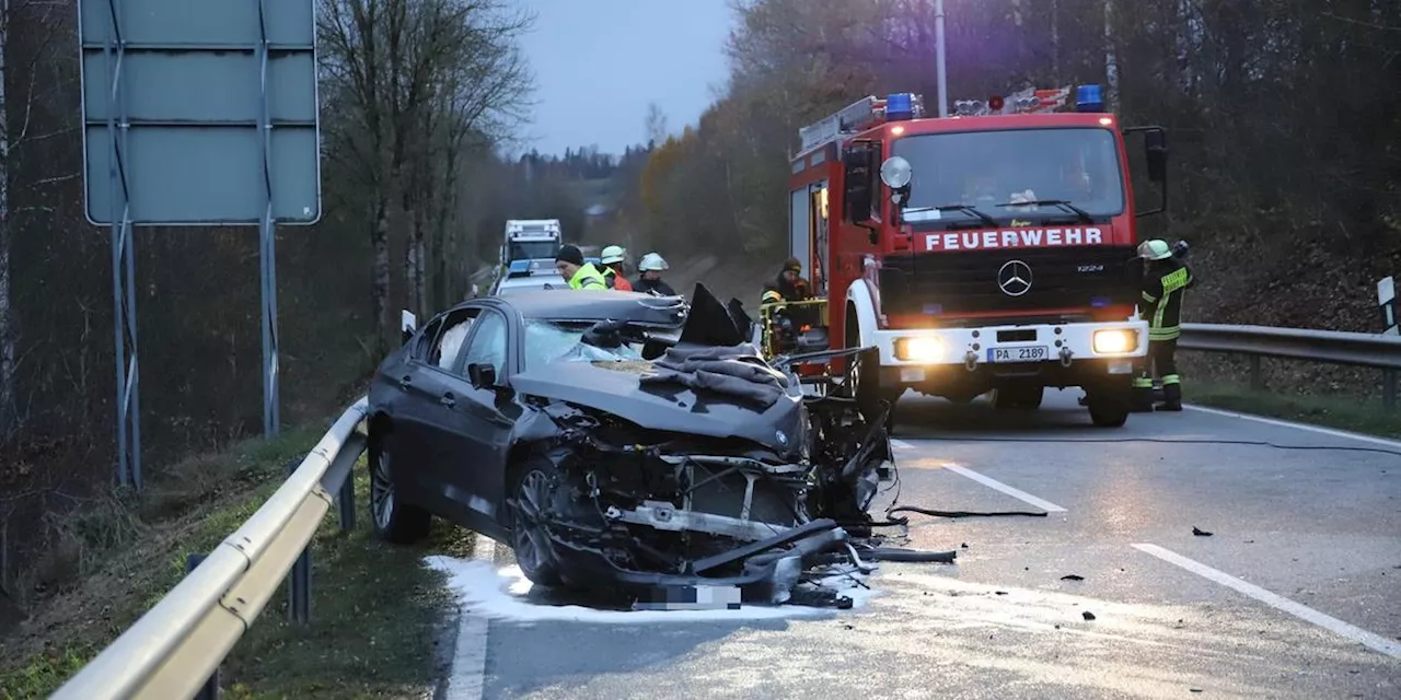 Schwerer Unfall auf A3-Zubringer in Bayern: Drei teils schwer Verletzte