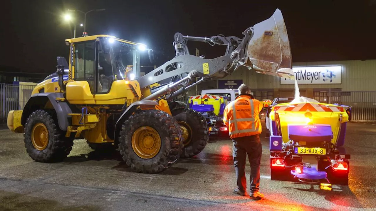 KNMI waarschuwt voor plaatselijke gladheid door winterse buien en kou