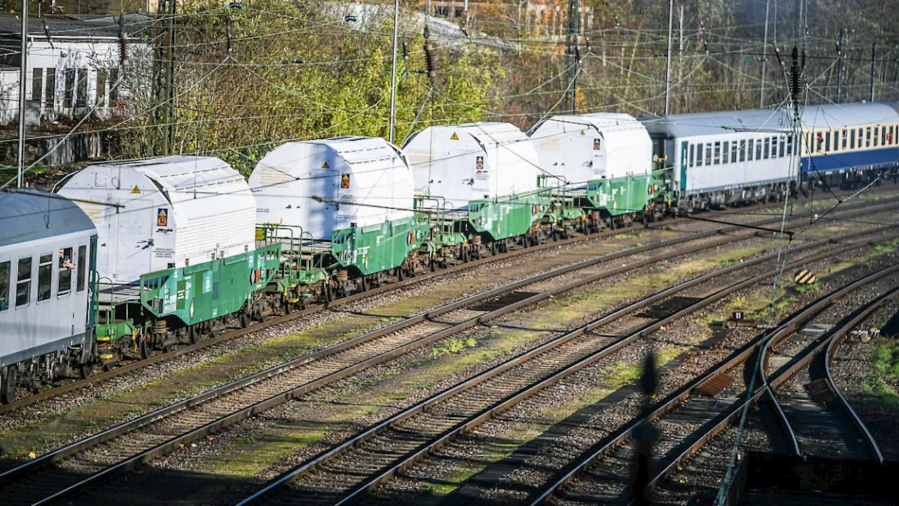 Hochradioaktive Abfälle: Castor-Transport mit Atommüll kommt in Zwischenlager an