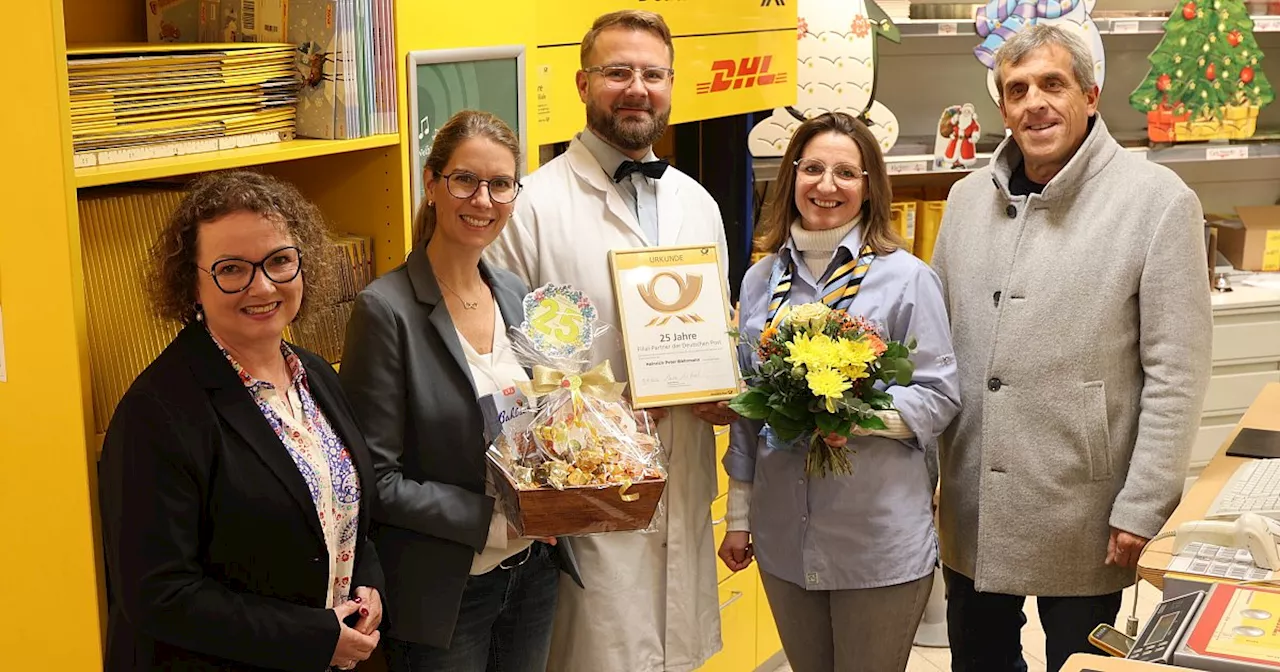 Ein Viertel Jahrhundert: Postfiliale im Edeka-Center Enger jubiliert