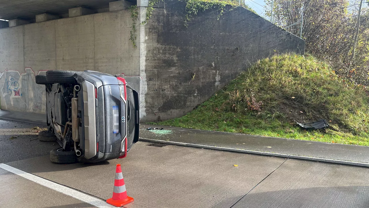 Wallbach AG: Unfallinsassen flüchten nach Selbstunfall