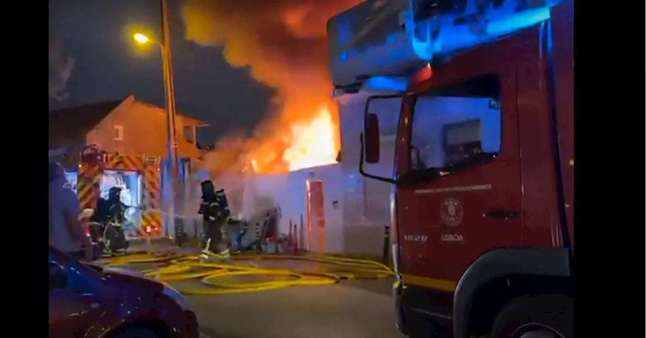 Incêndio deflagra em casa em Campolide, Lisboa