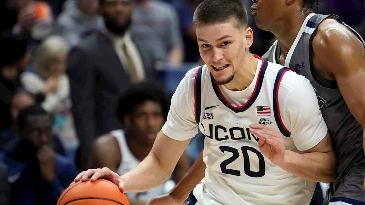 Dan Hurley Continues To Challenge UConn Junior Guard: 'Take A Charge'