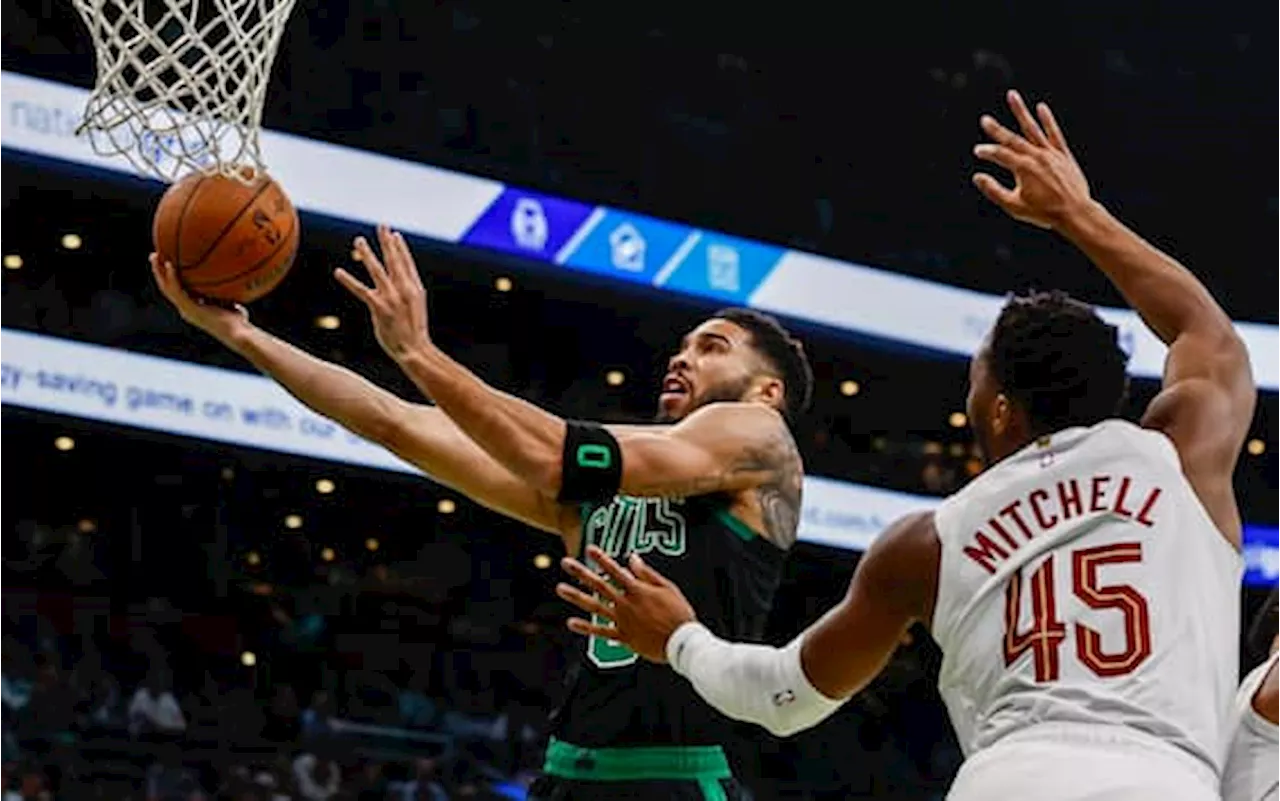 NBA, risultati della notte: Boston ferma i Cavs dopo 15 vittorie, vincono Lakers e Mavs