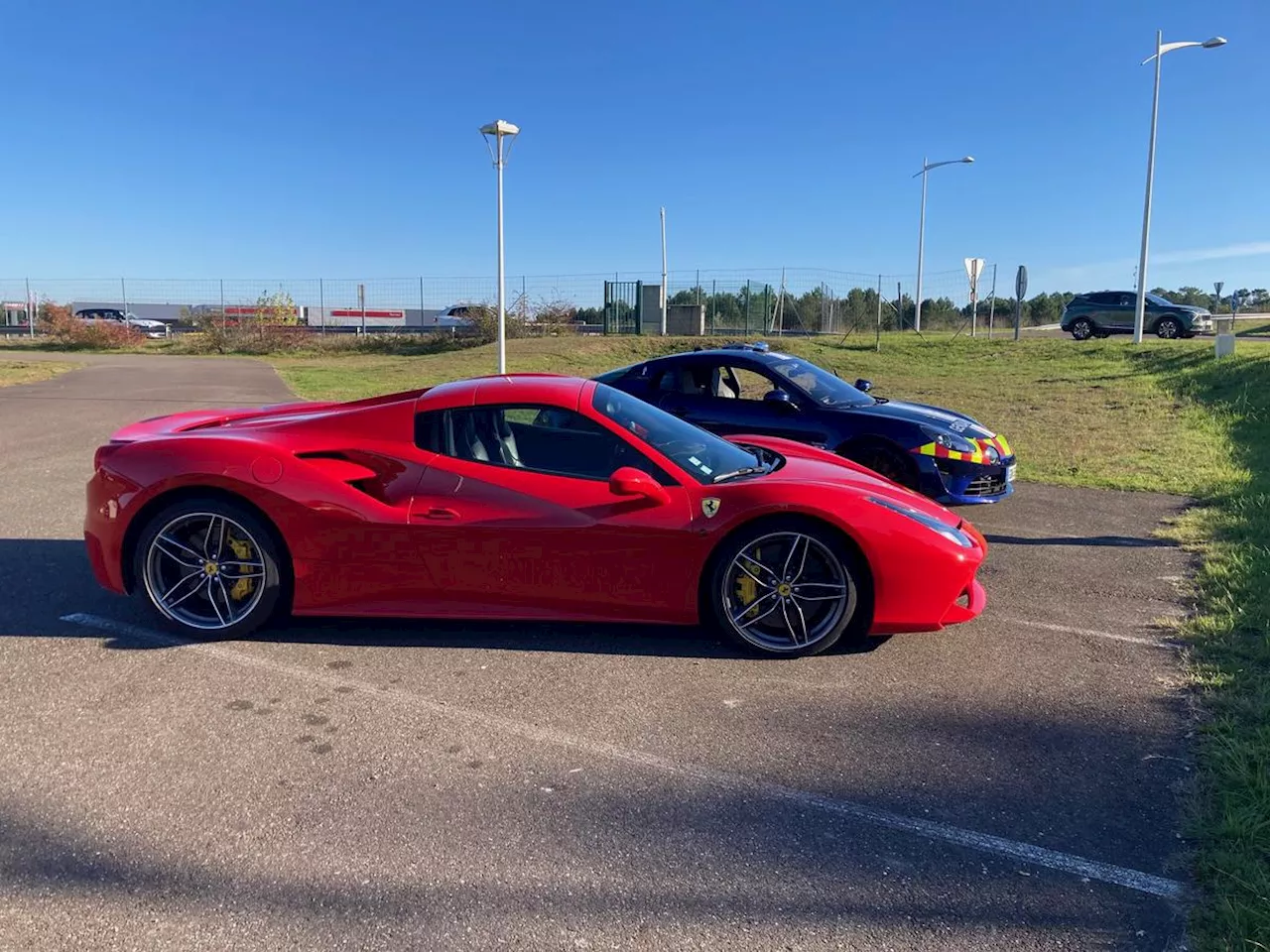 Un automobiliste contrôlé à 214 km/h au volant d’une Ferrari sur l’A63 en Gironde