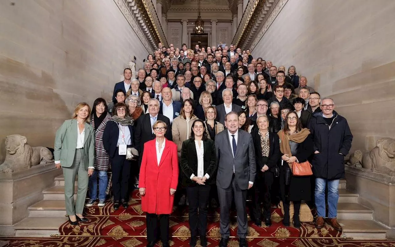 Vidéo. Pyrénées-Atlantiques : « Hegoak » et « Aqueras Montanhas », les maires basques et béarnais poussent la chansonnette au Sénat