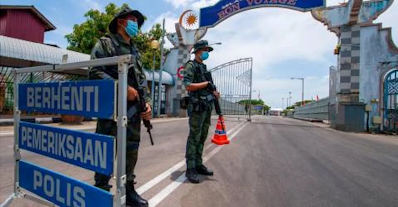 PGA pasang papan tanda amaran tidak guna laluan pangkalan haram untuk ke Golok