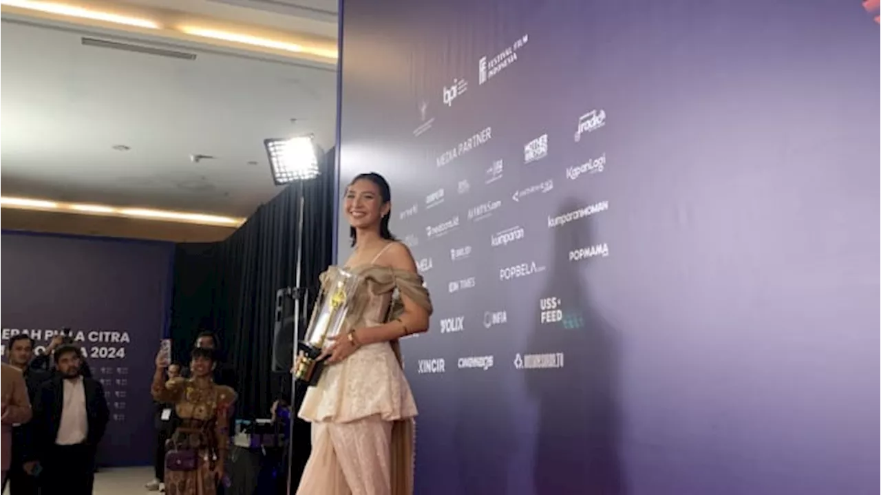 Raih Piala Pemeran Pendukung Wanita Terbaik FFI 2024, Sheila Dara Lupa Sebut Vidi Aldiano