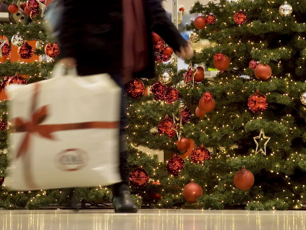 Wegen Teuerung: Hälfte der Österreicher spart heuer bei Weihnachtsgeschenken