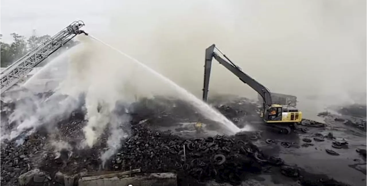 JFRD hopes to extinguish fire at Northside recycling center by Thursday, adds flames have ‘died down a lot’