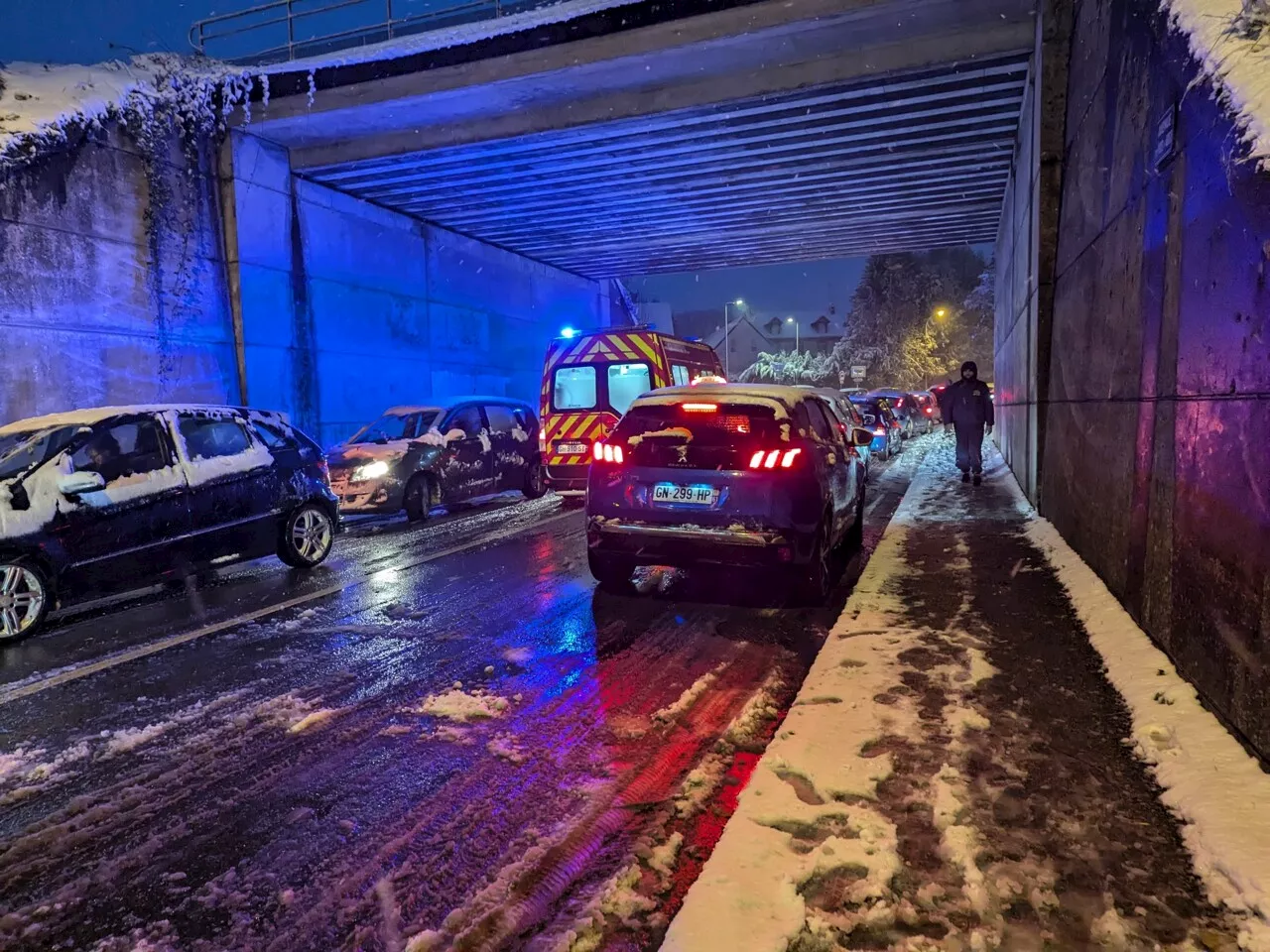 Dans ce secteur de l'Orne, la colère des automobilistes bloqués dans la neige