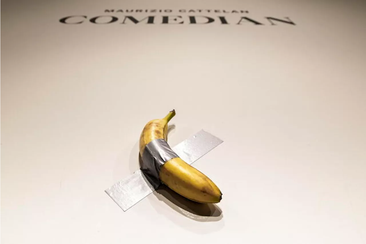 Oltre sei milioni da Sotheby's per la banana di Cattelan